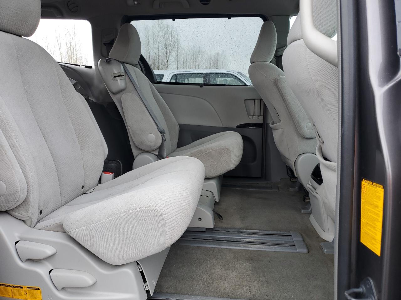2013 Toyota Sienna - Image 10