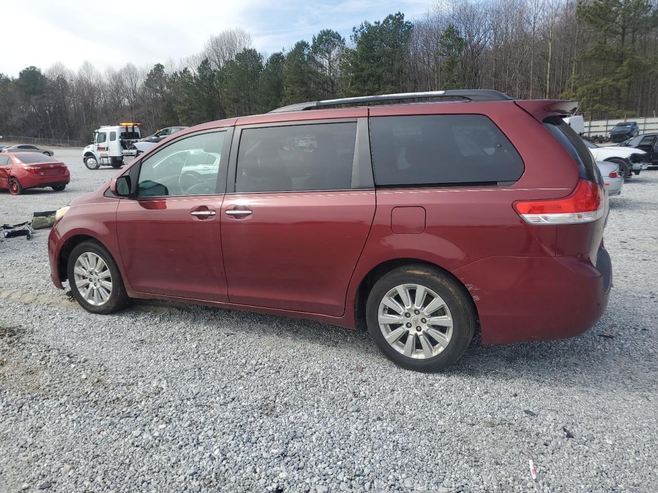2011 Toyota Sienna - Image 2