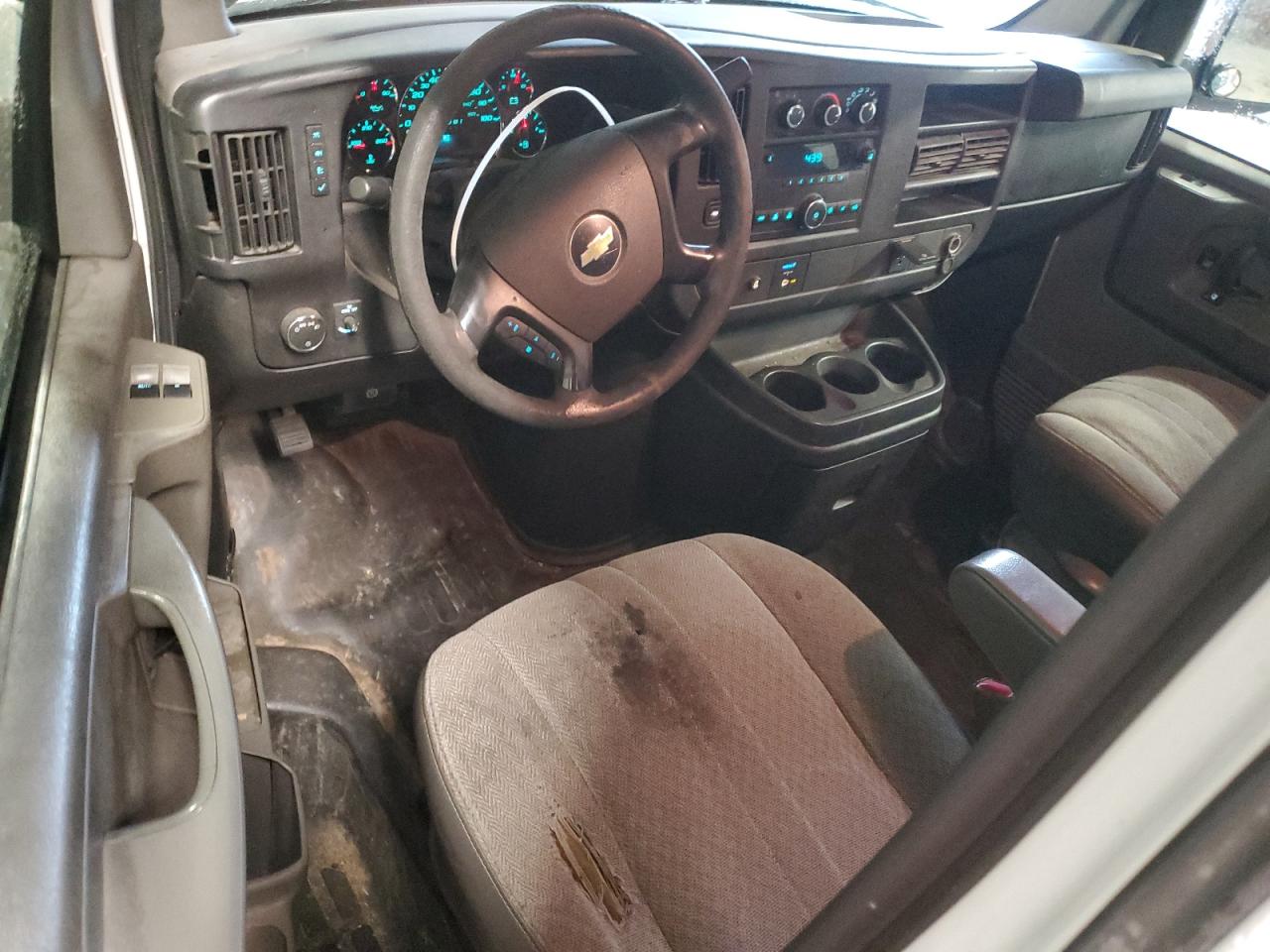2015 Chevrolet Express - Image 8