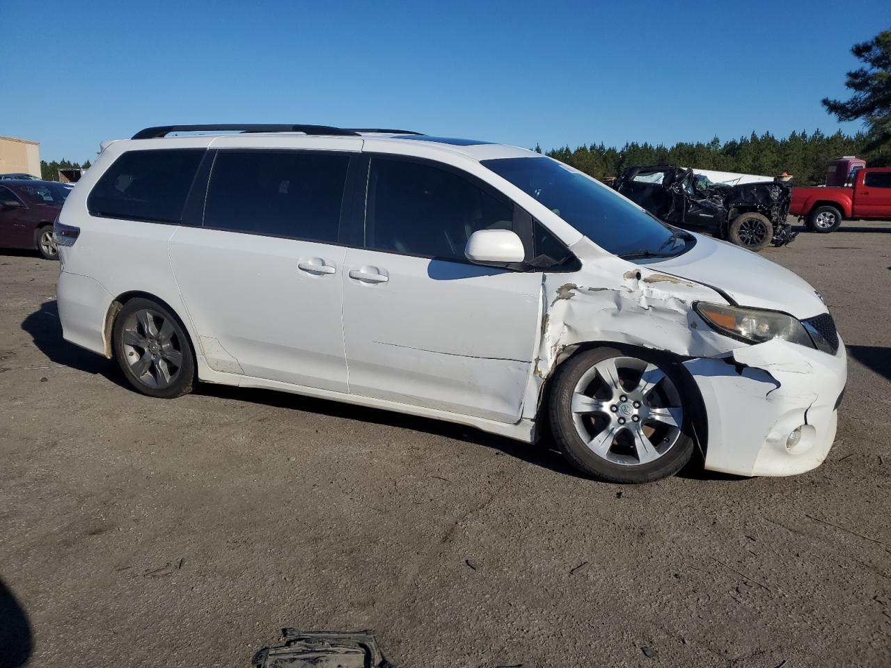 2012 Toyota Sienna - Image 4