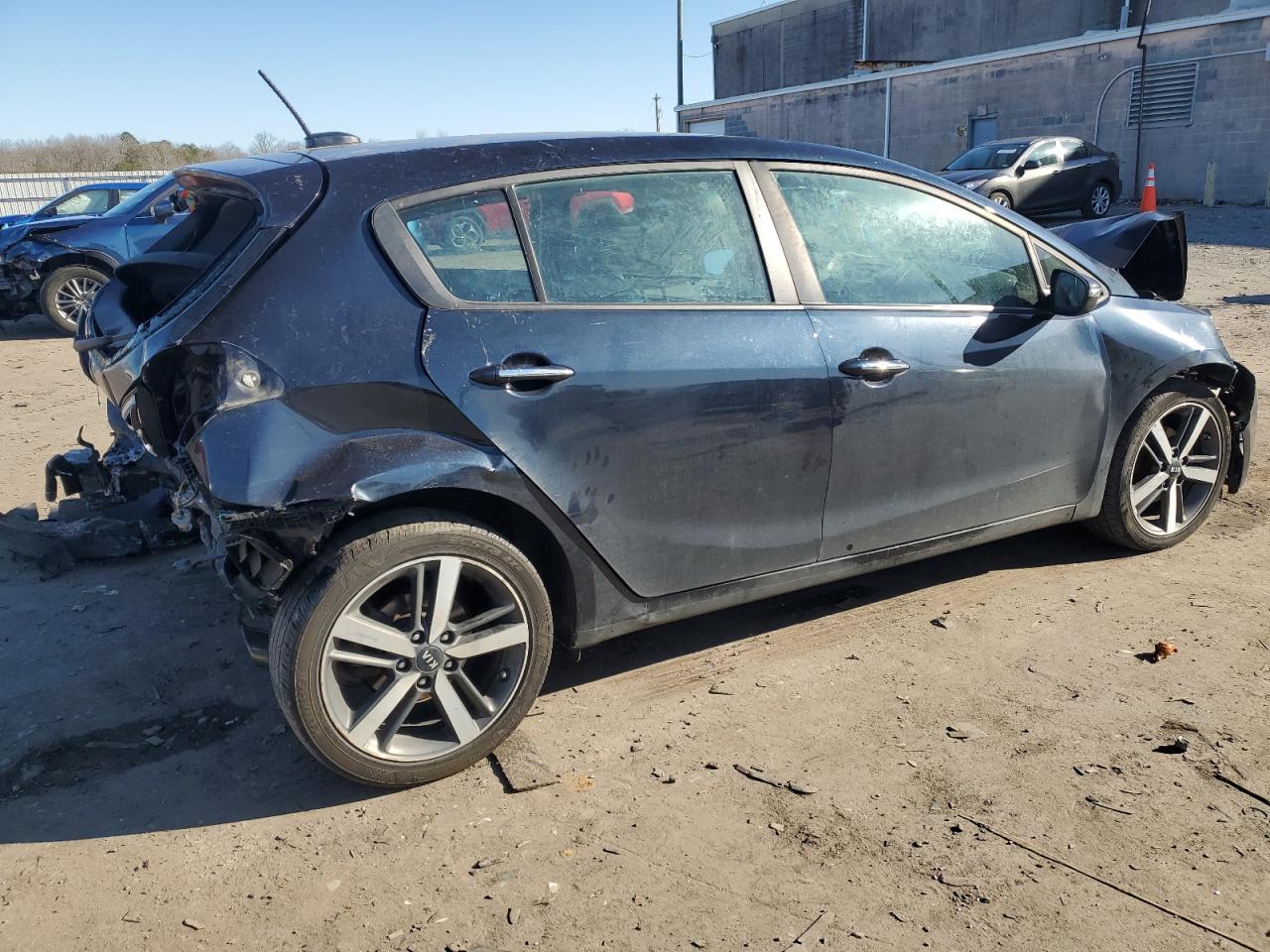 2017 Kia Forte - Image 3