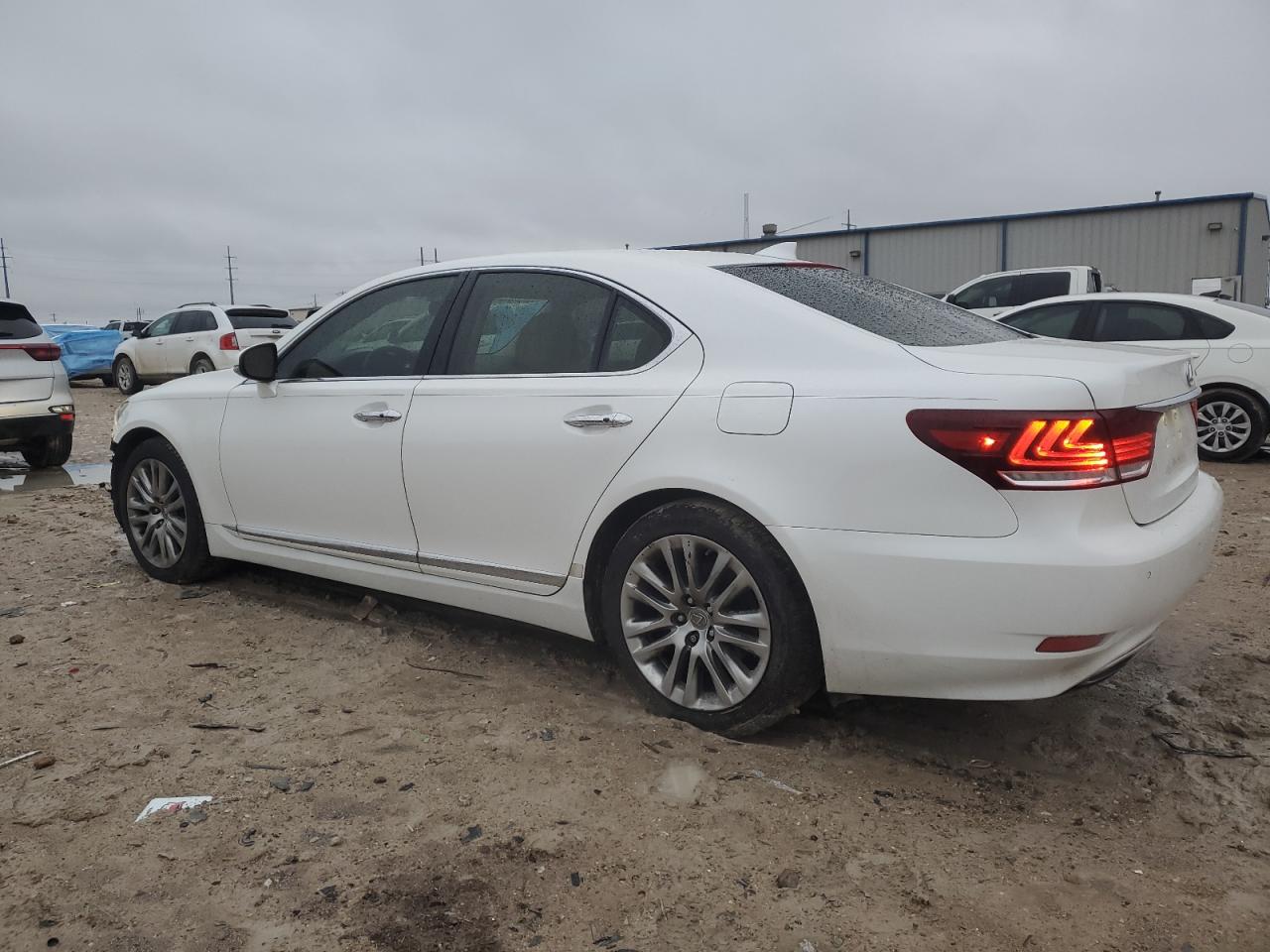 2014 Lexus LS - Image 2