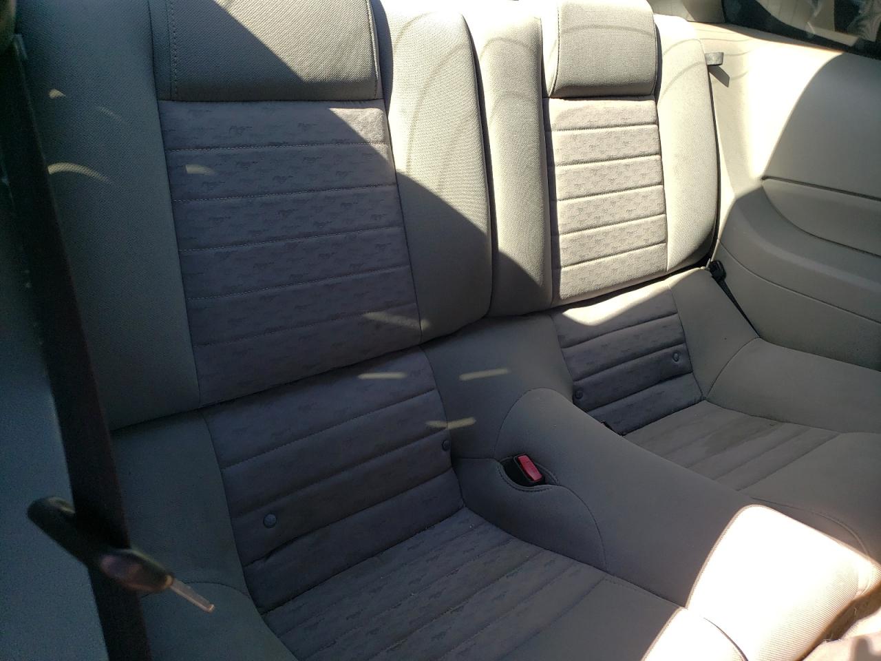 2005 Ford Mustang - Image 10