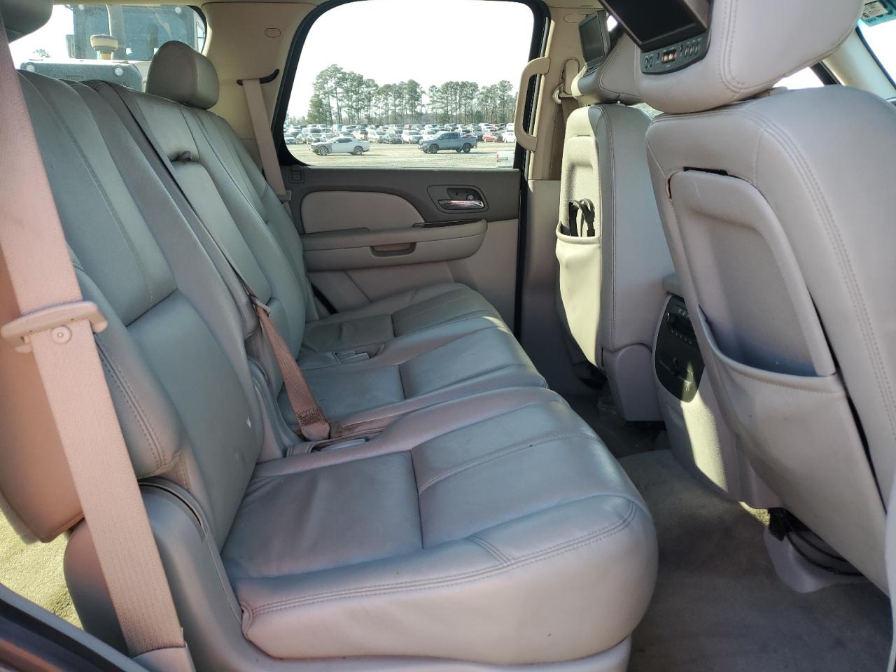 2009 Chevrolet Tahoe - Image 11