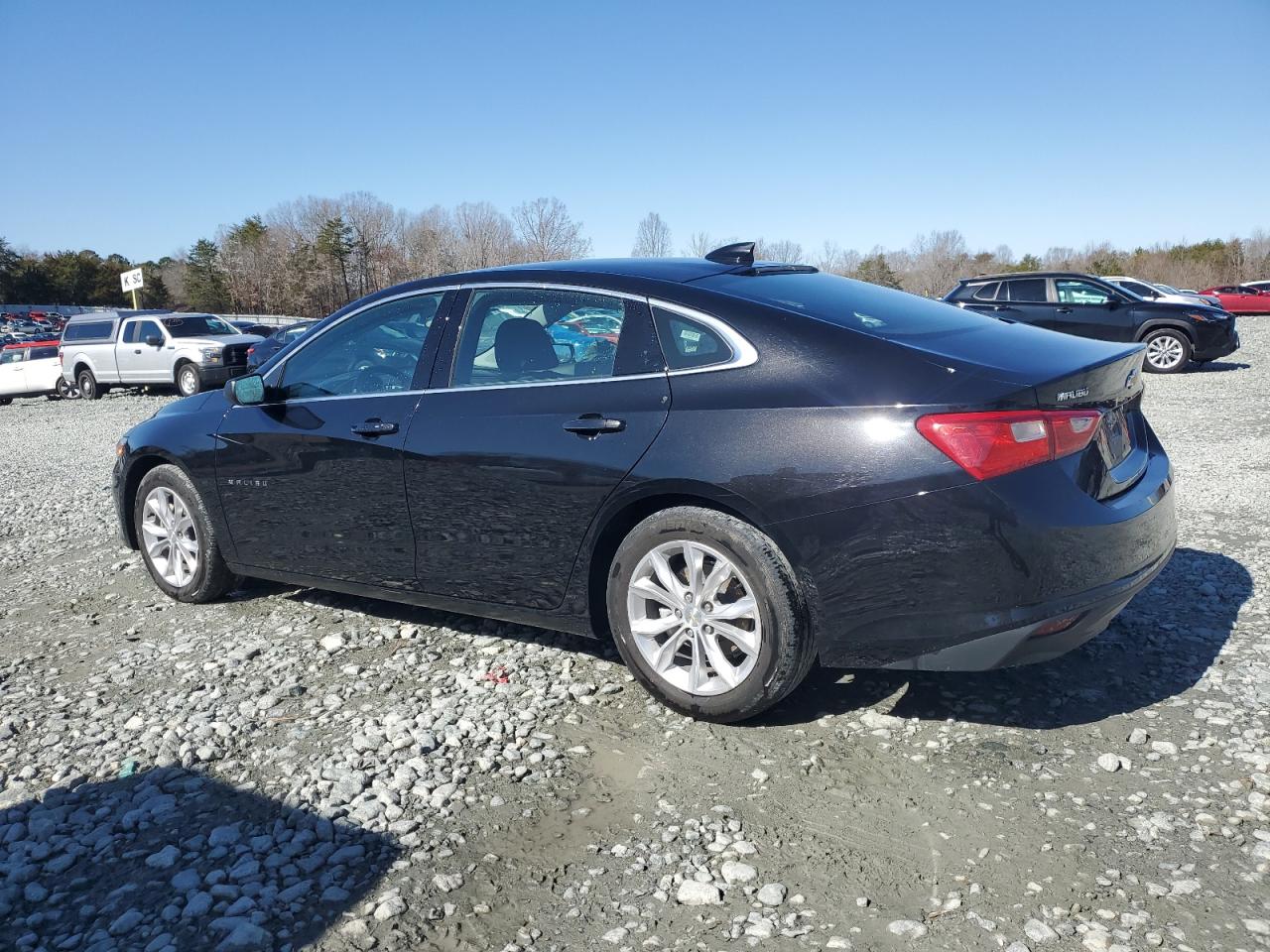 2023 Chevrolet Malibu - Image 2