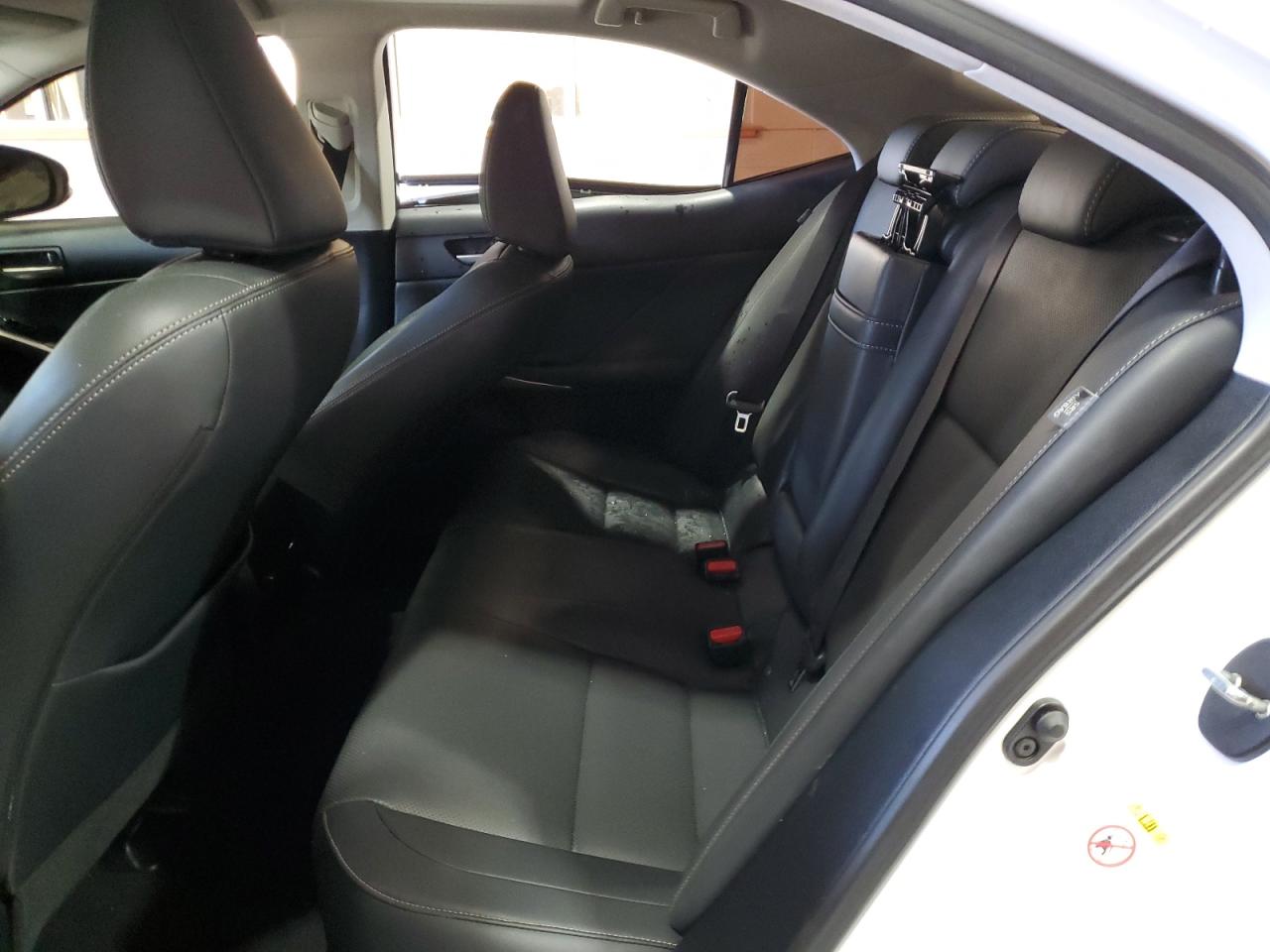 2017 Lexus IS - Image 10