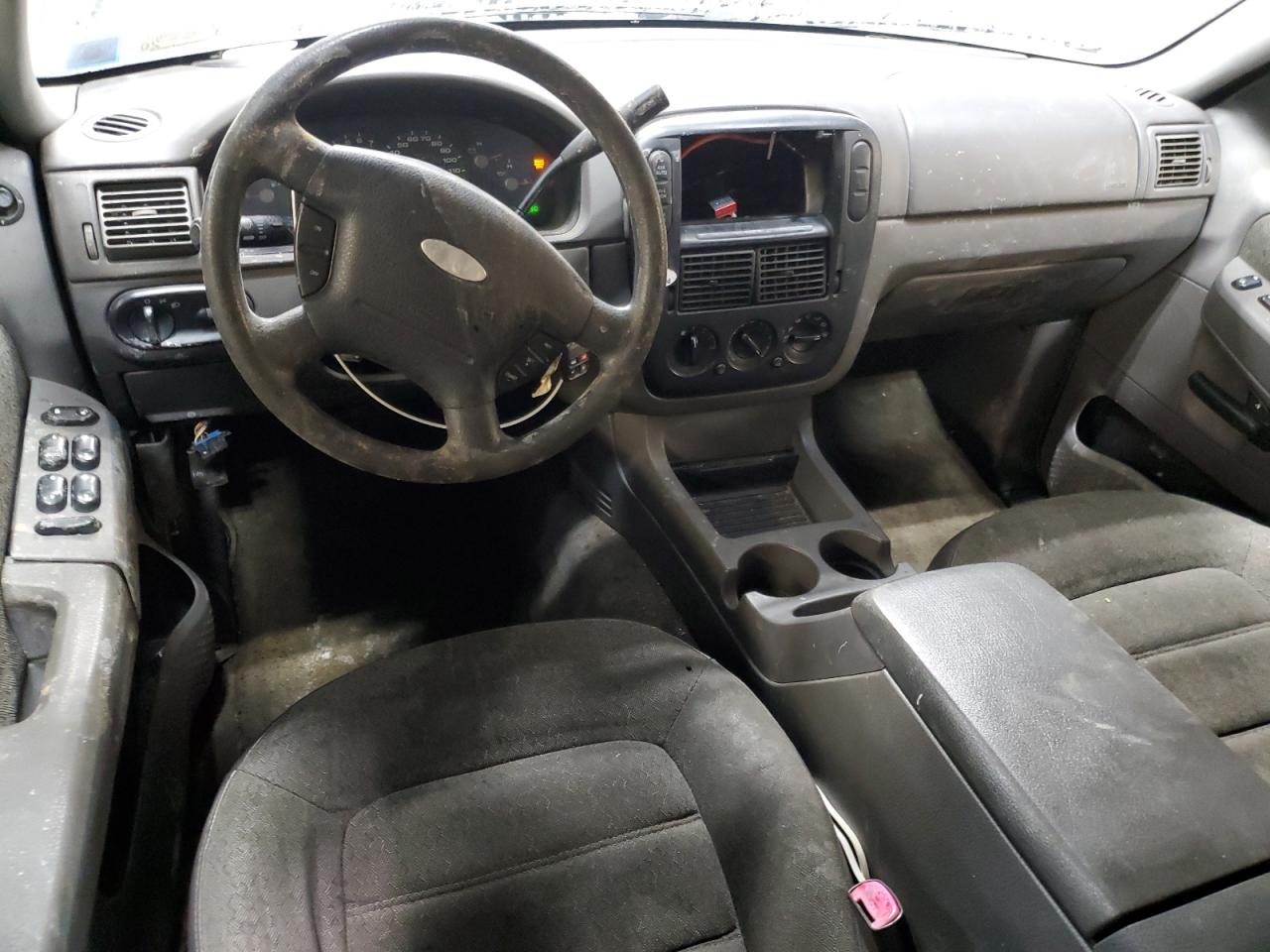 2004 Ford Explorer - Image 8