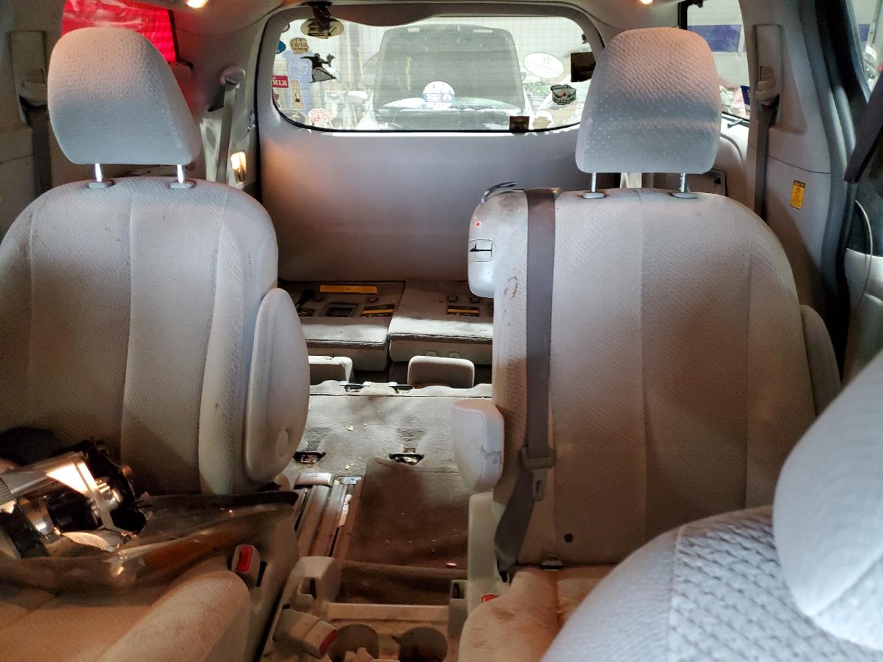 2011 Toyota Sienna - Image 10