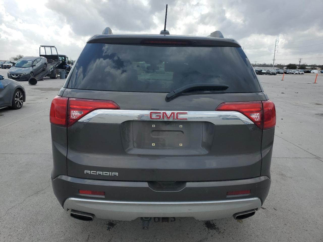 2019 GMC Acadia - Image 6