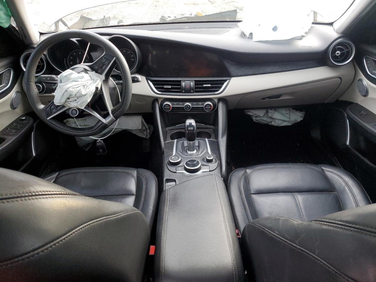 2019 Alfa Romeo Giulia - Image 8