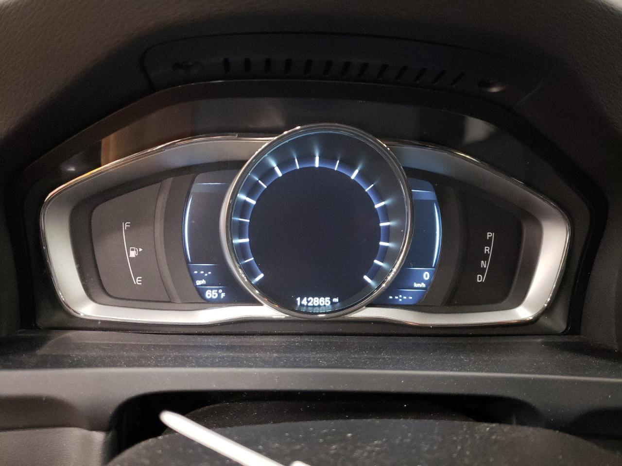 2015 Volvo V60 - Image 9