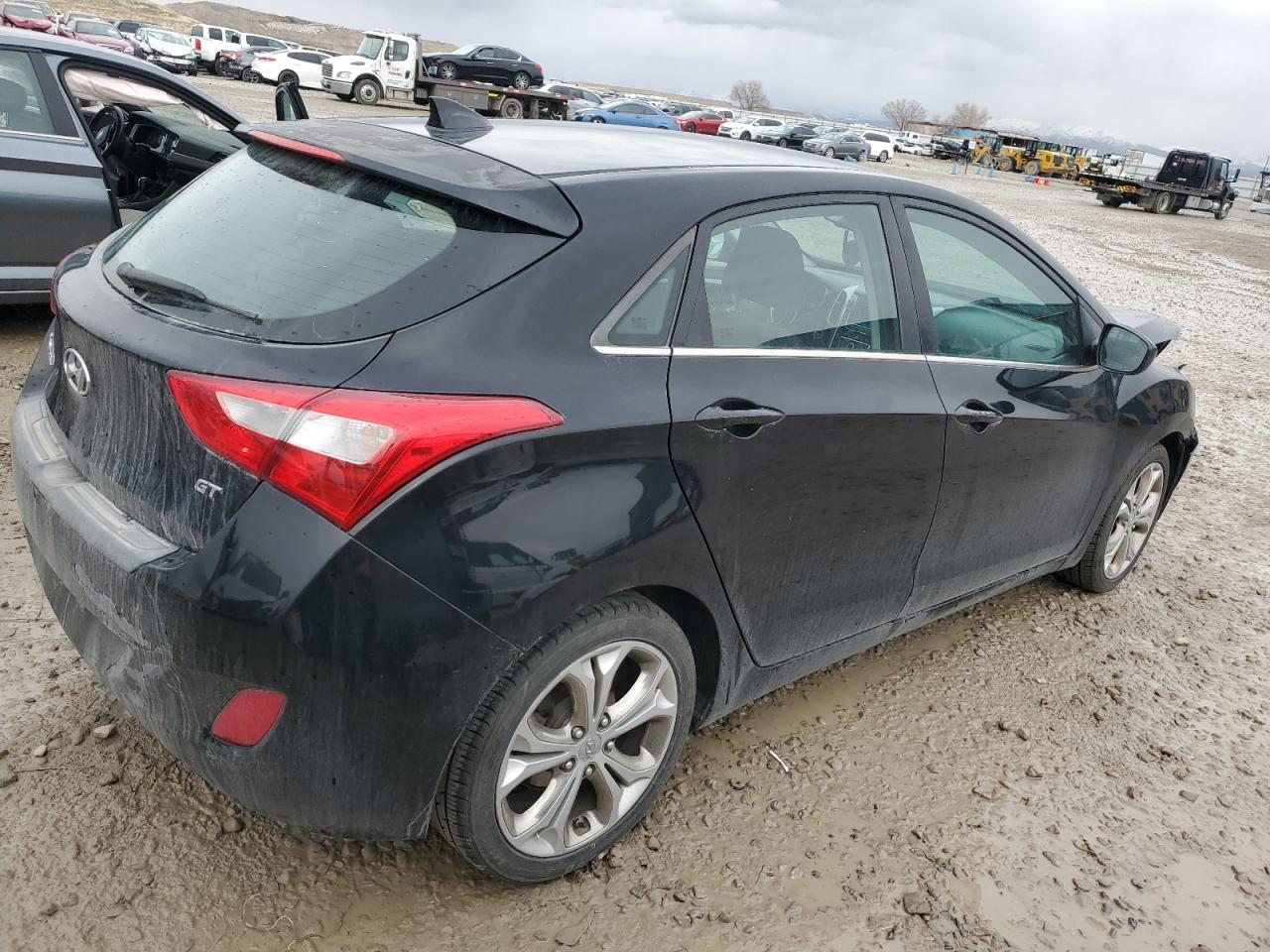 2013 Hyundai Elantra - Image 3