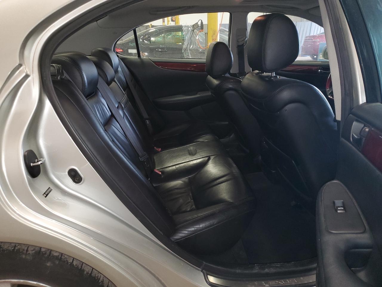 2003 Lexus ES - Image 10