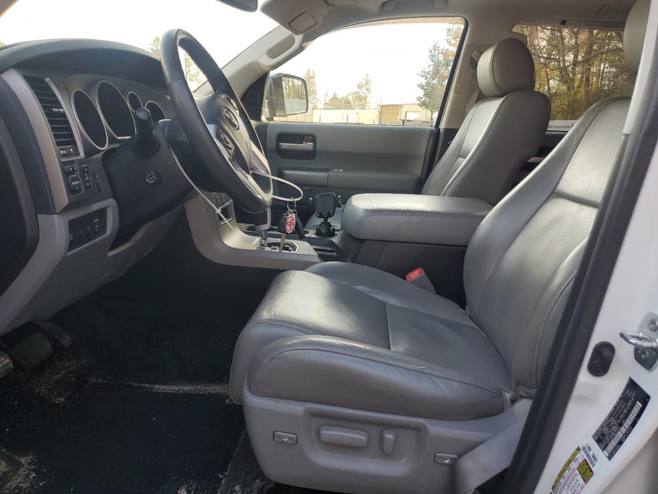 2017 Toyota Sequoia - Image 7