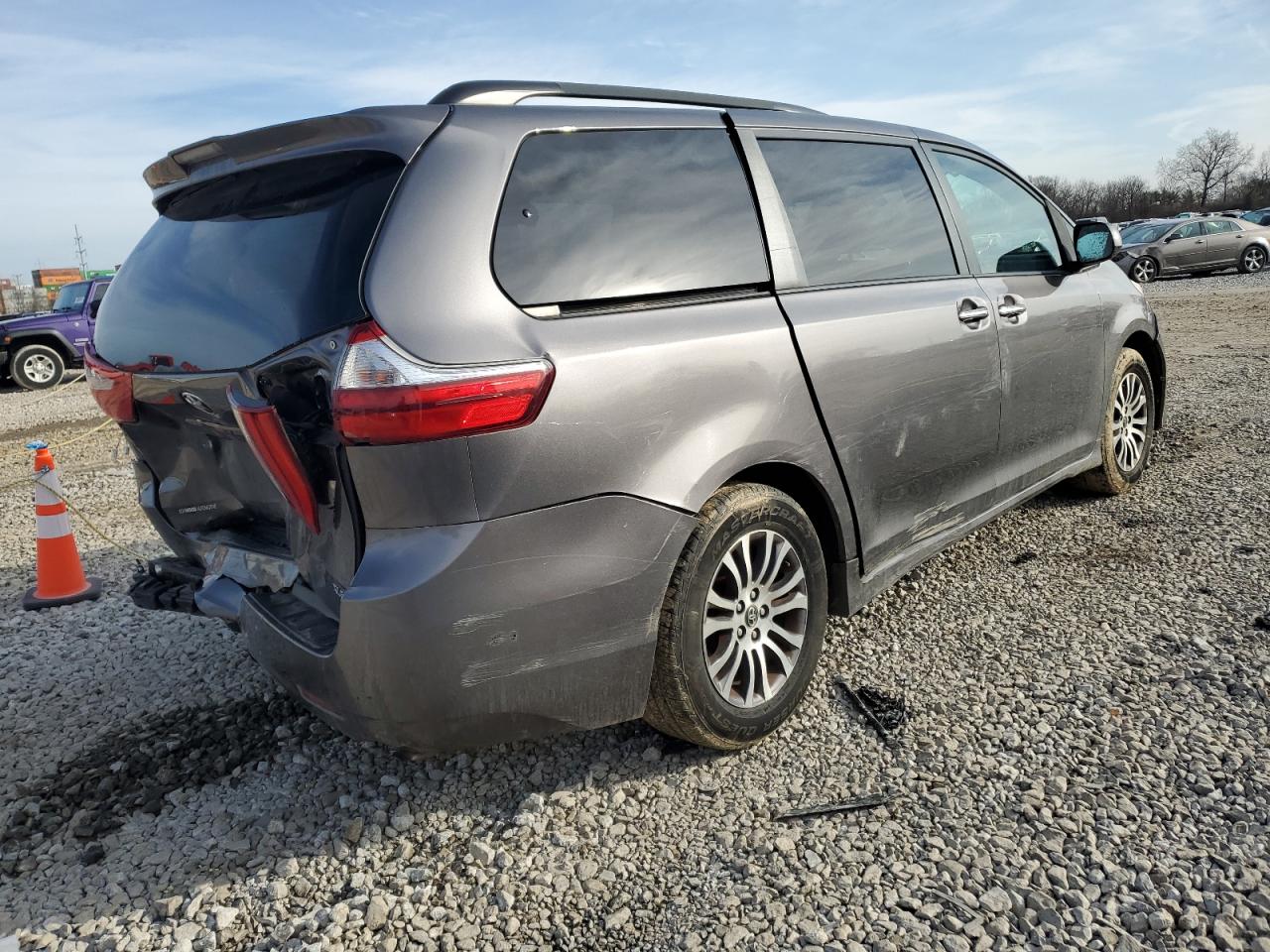 2018 Toyota Sienna - Image 4