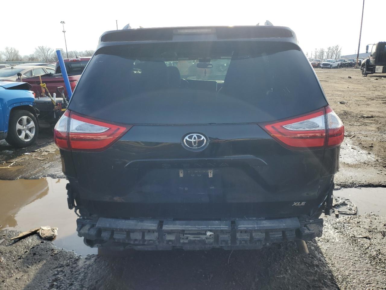2016 Toyota Sienna - Image 6