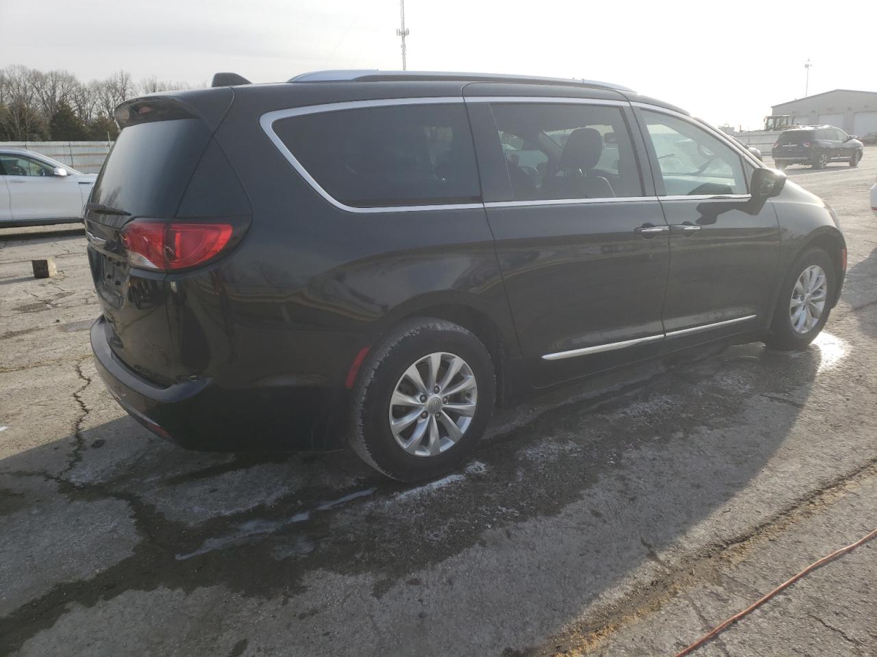 2019 Chrysler Pacifica - Image 3