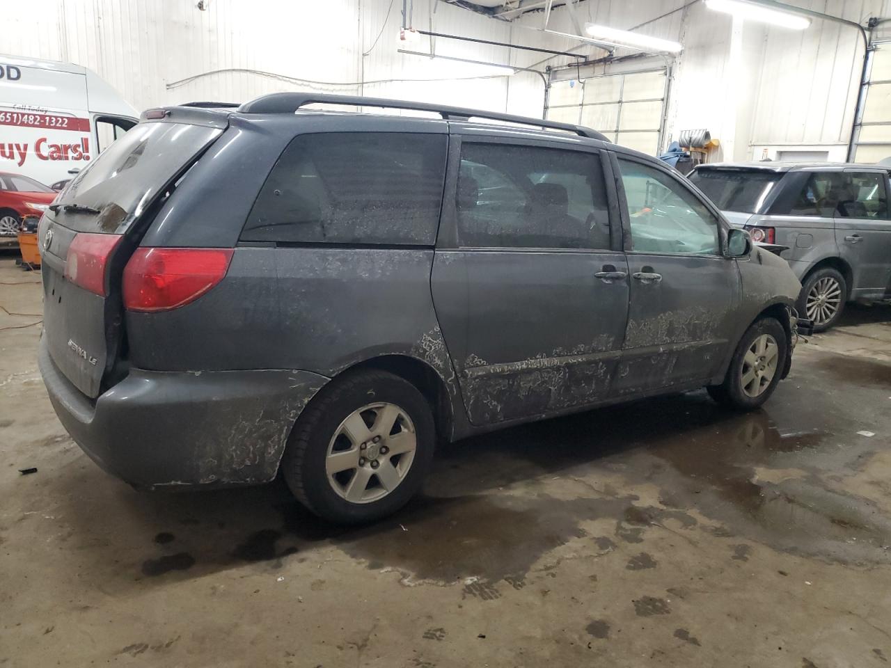 2009 Toyota Sienna - Image 3