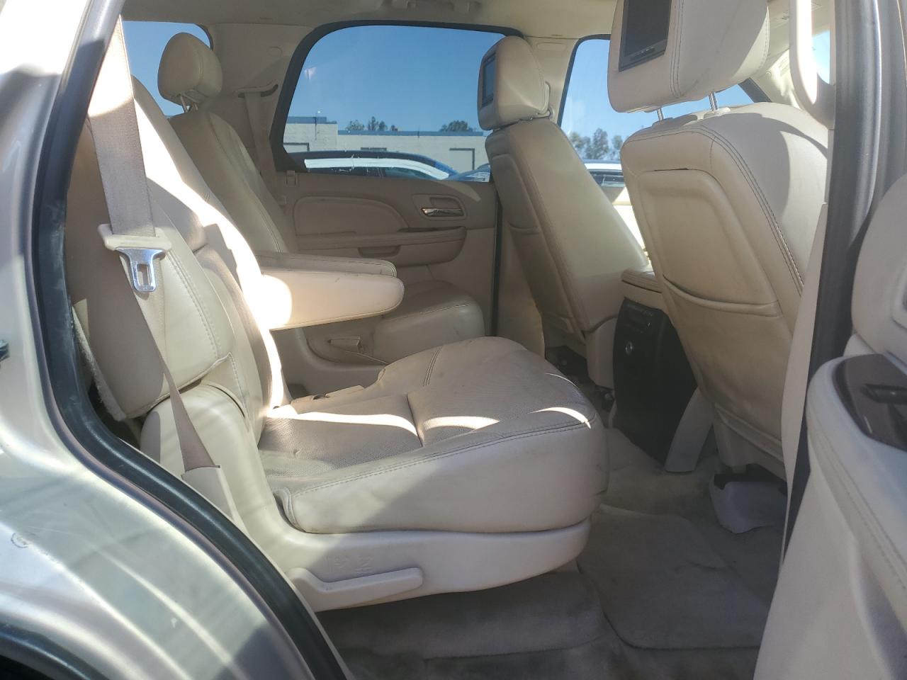 2007 Cadillac Escalade - Image 11