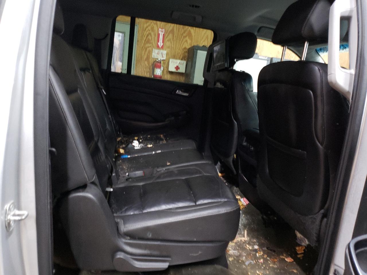 2015 Chevrolet Suburban - Image 11