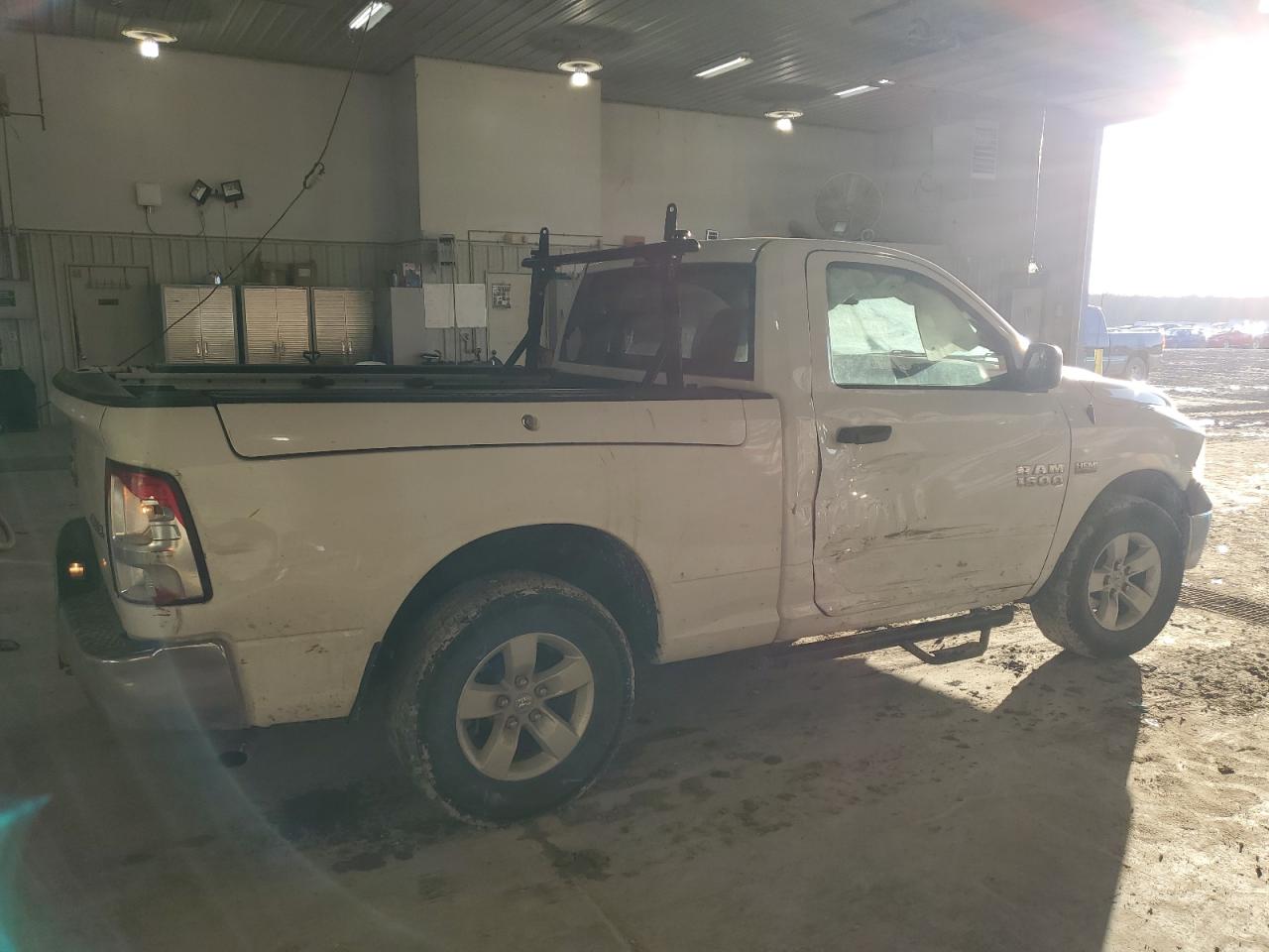 2016 RAM 1500 - Image 3