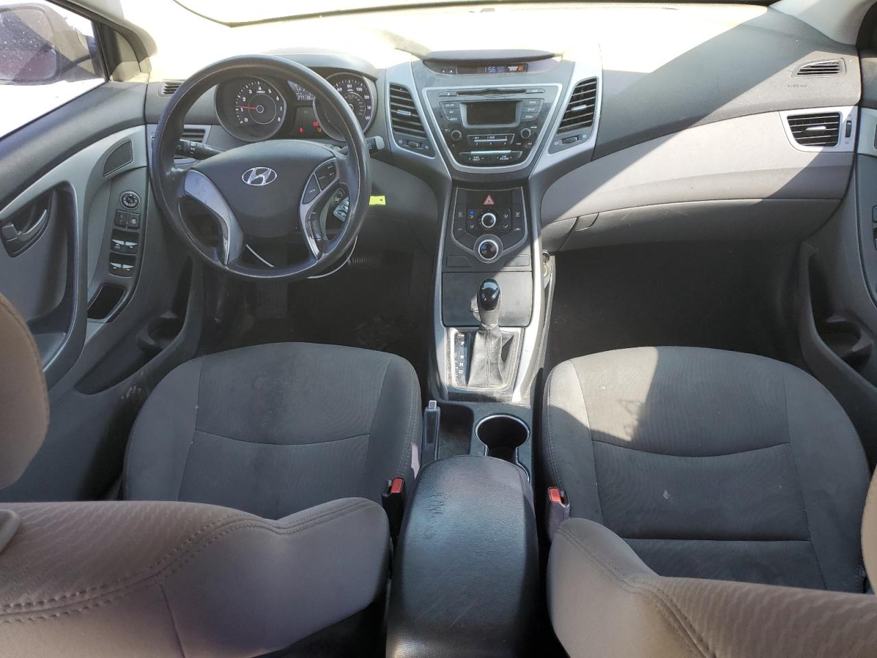 2016 Hyundai Elantra - Image 8