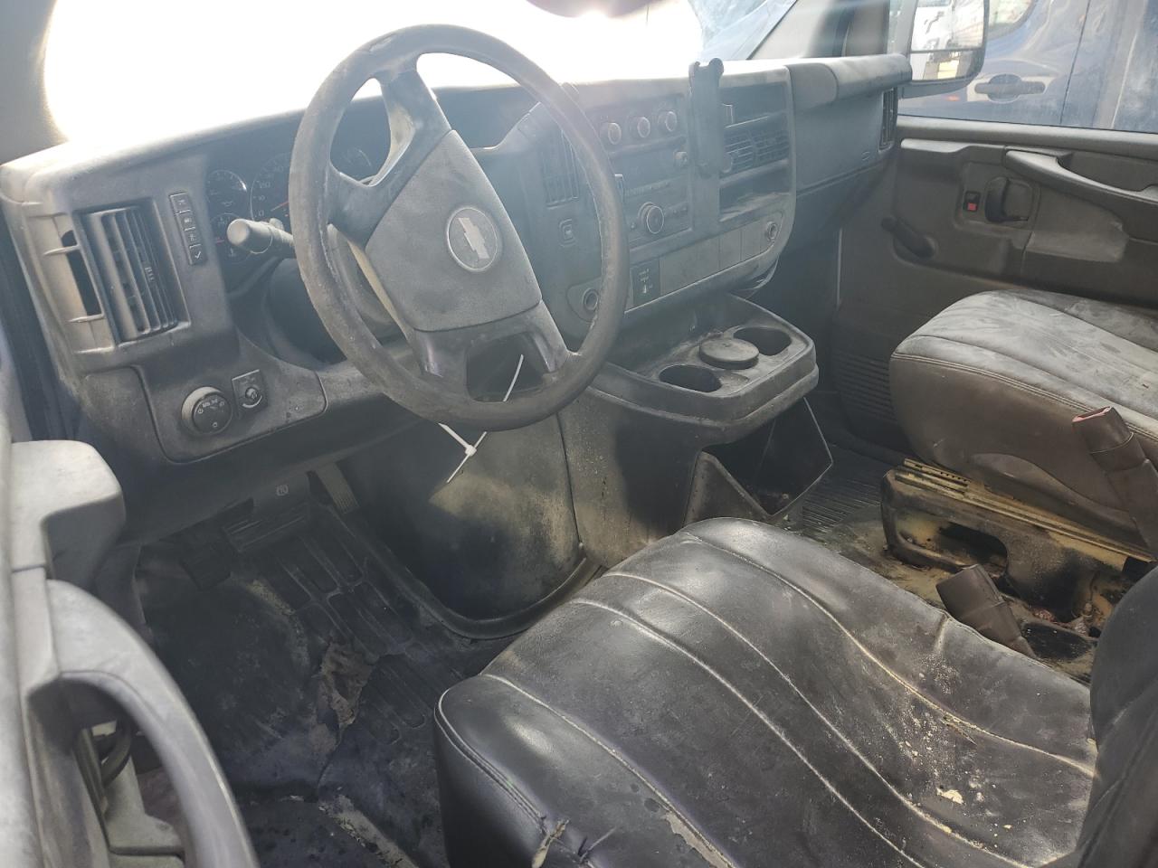 2010 Chevrolet Express - Image 8