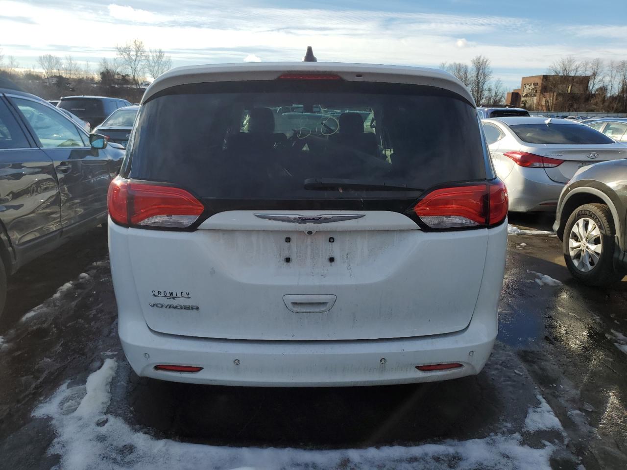2020 Chrysler Voyager - Image 6