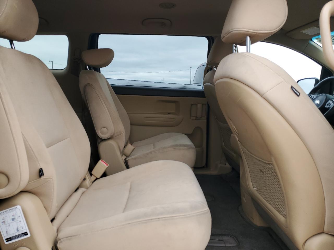 2015 Kia Sedona - Image 11