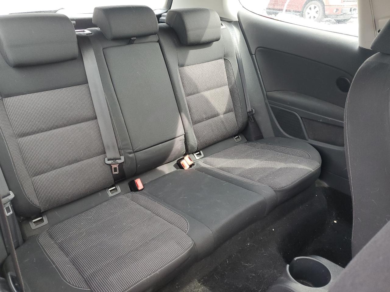 2010 Volkswagen Golf - Image 10