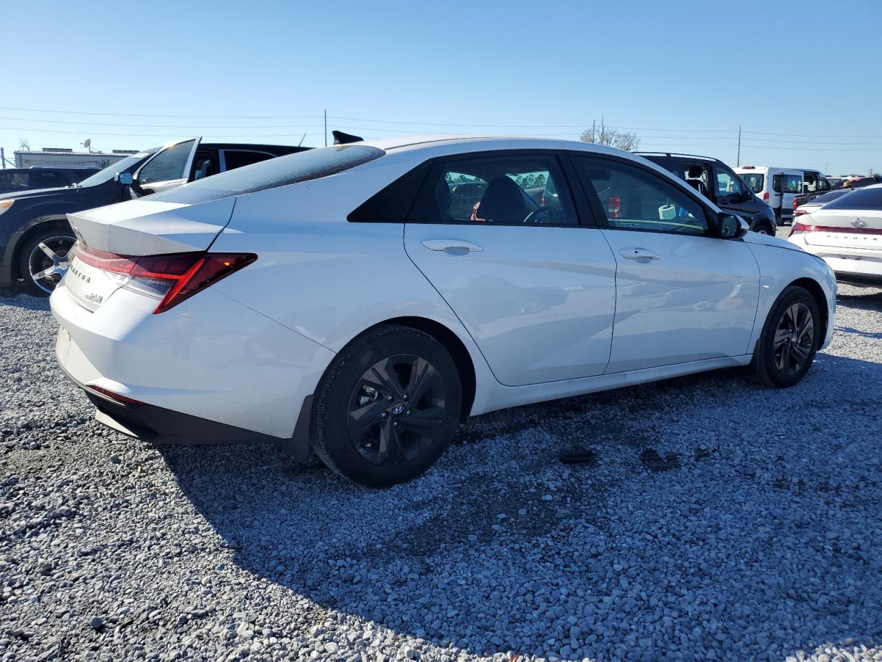 2023 Hyundai Elantra - Image 3