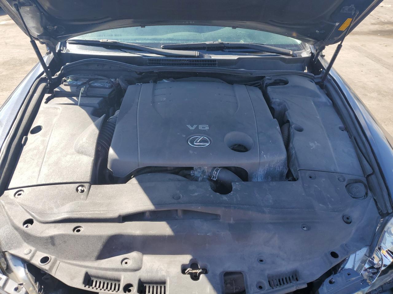 2011 Lexus IS - Image 12
