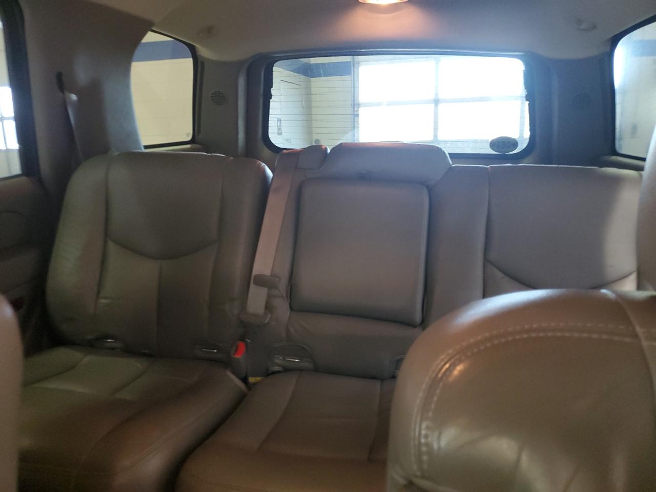 2004 GMC Yukon - Image 10
