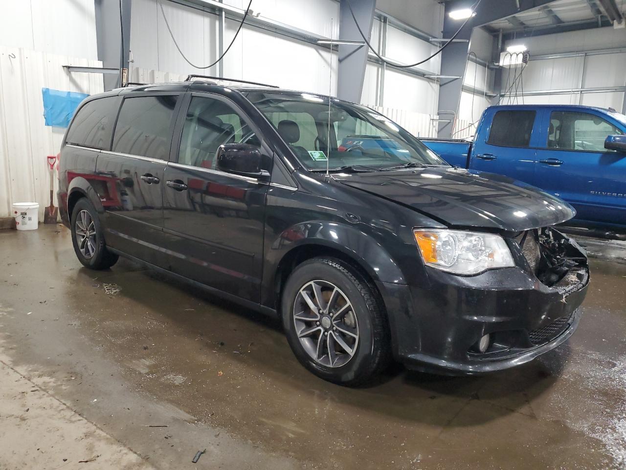 2017 Dodge Caravan - Image 4