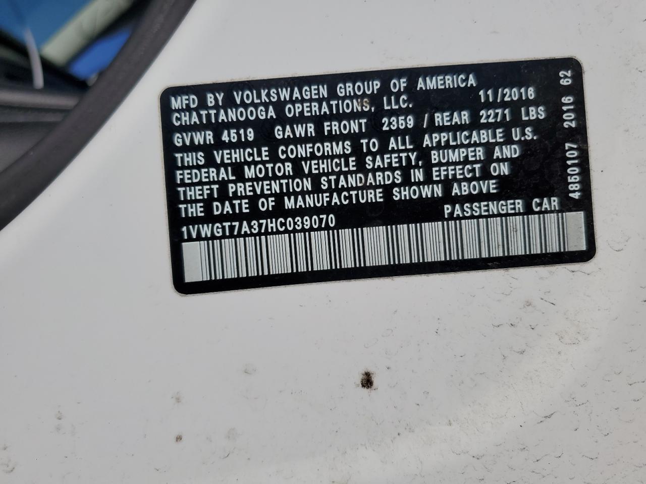2017 Volkswagen Passat - Image 12