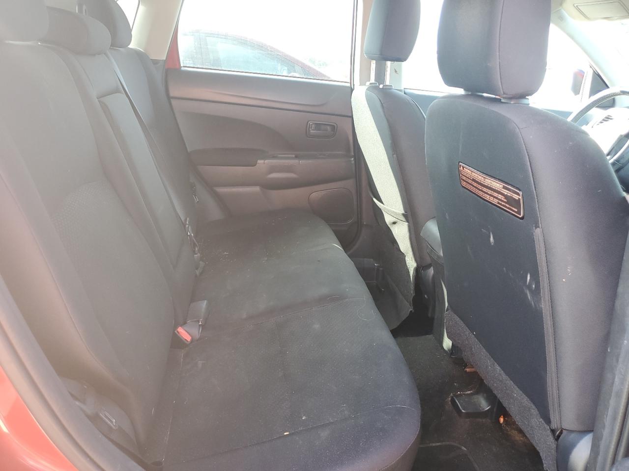 2014 Mitsubishi Outlander - Image 11