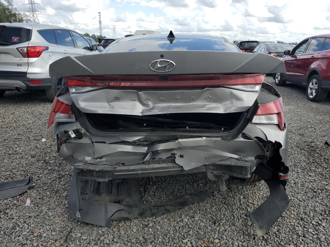 2023 Hyundai Elantra - Image 6