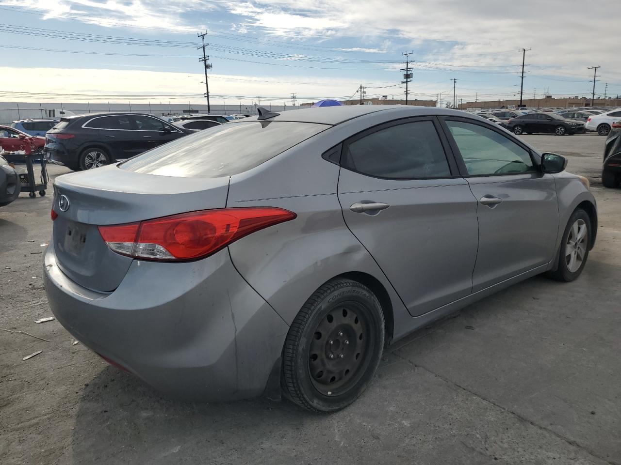 2013 Hyundai Elantra - Image 3