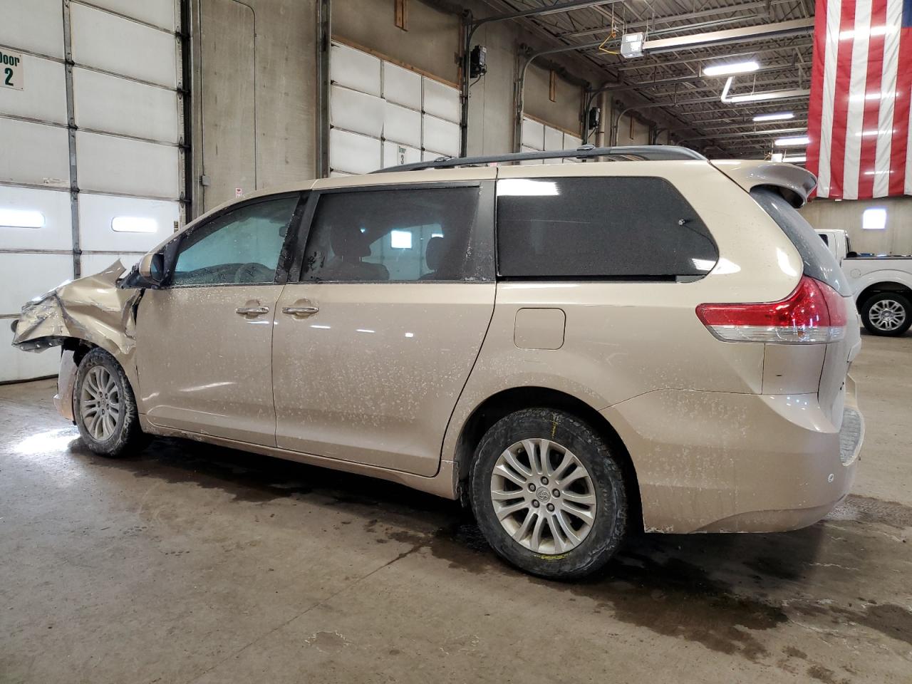 2014 Toyota Sienna - Image 2