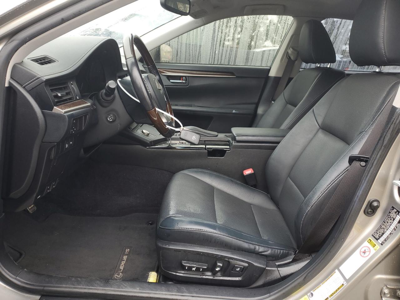 2015 Lexus ES - Image 7