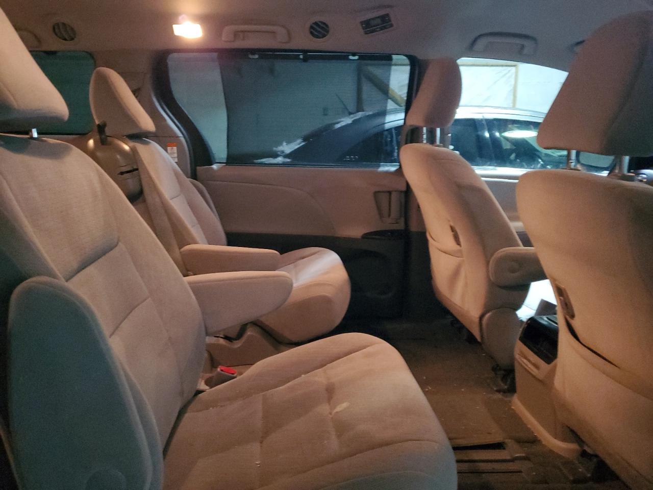 2015 Toyota Sienna - Image 11