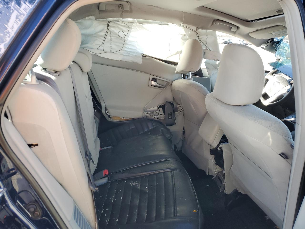 2014 Toyota Prius - Image 11