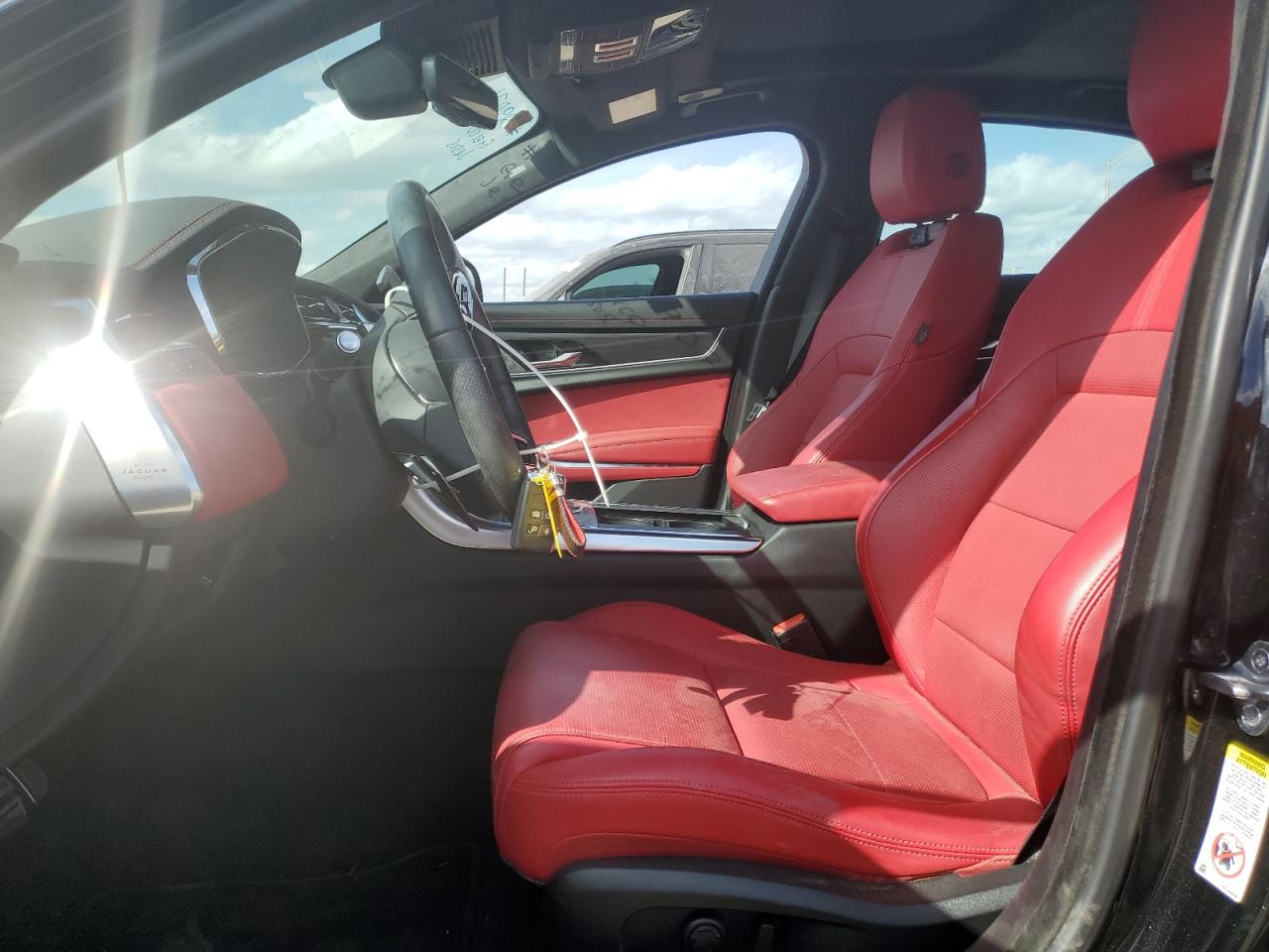 2023 Jaguar XF - Image 7
