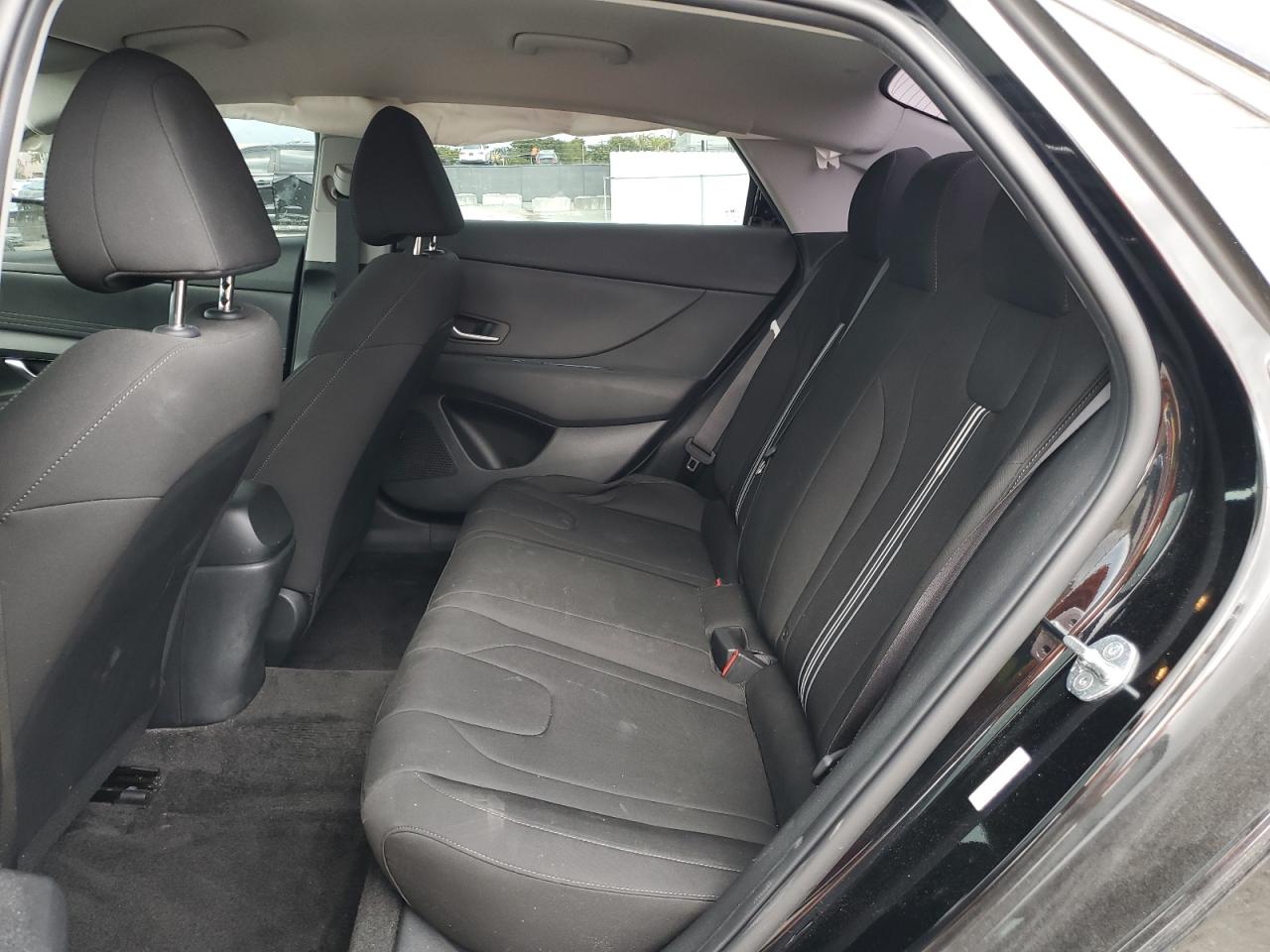 2022 Hyundai Elantra - Image 10