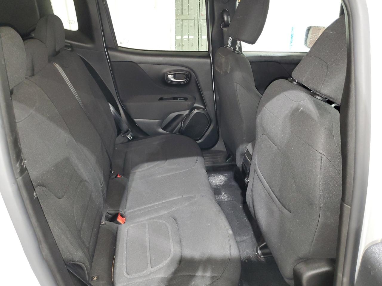 2020 Jeep Renegade - Image 11