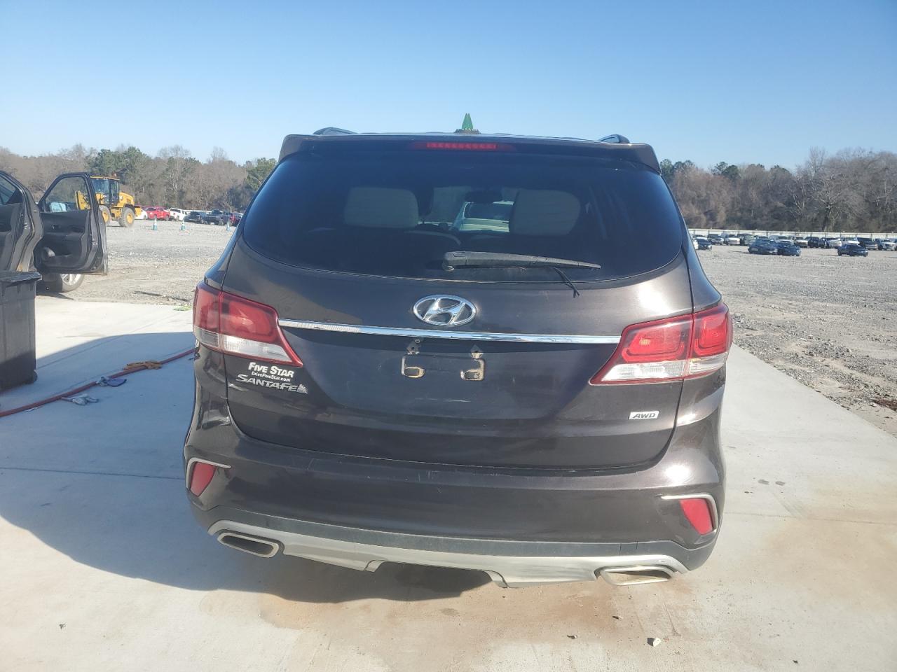 2017 Hyundai Santa Fe - Image 6