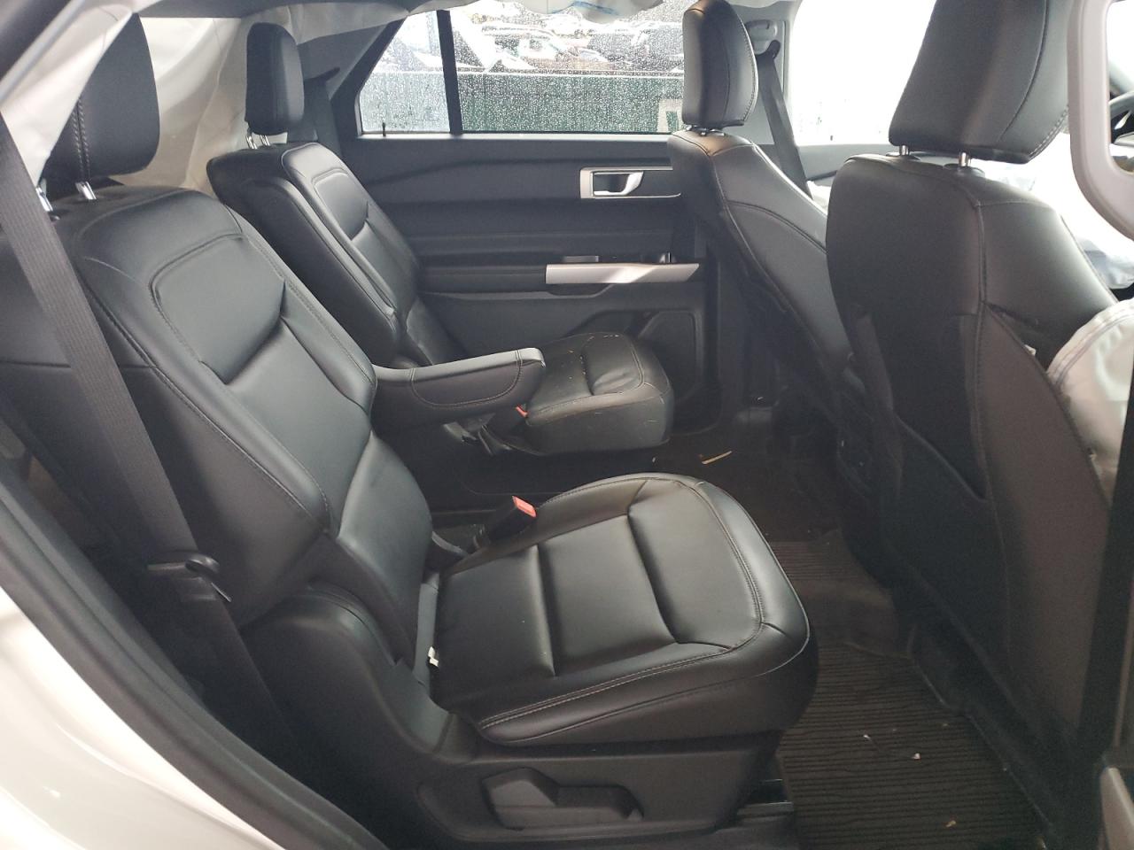 2023 Ford Explorer - Image 11