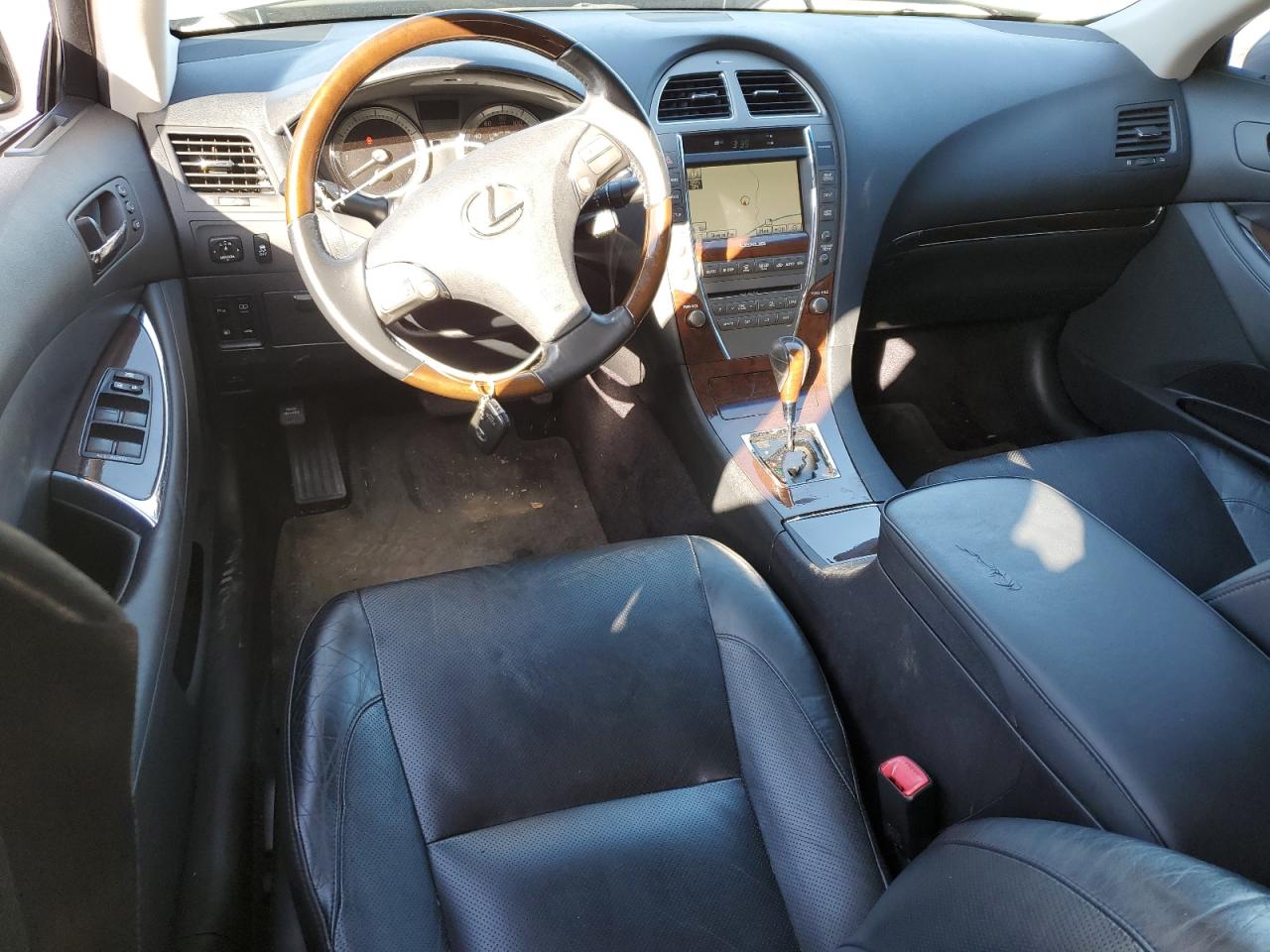 2011 Lexus ES - Image 8