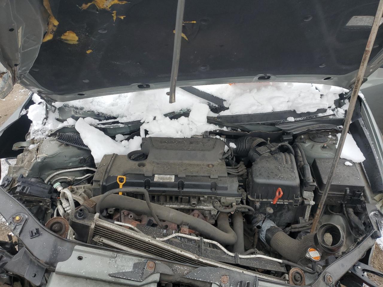 2010 Hyundai Elantra - Image 12