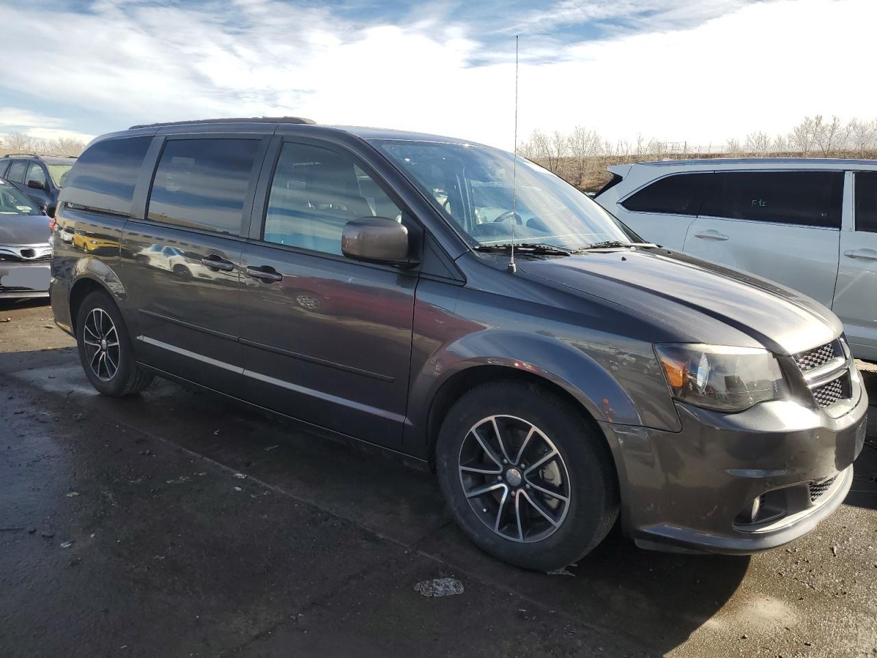 2017 Dodge Caravan - Image 4